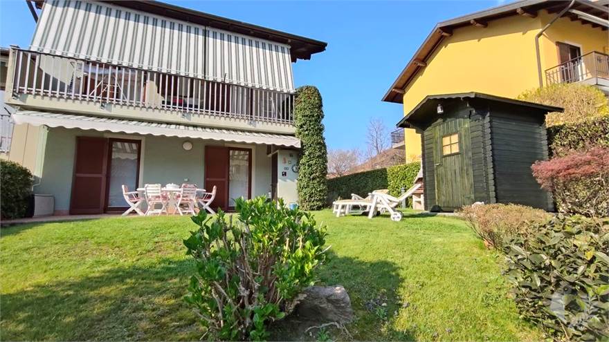 esterno con giardino