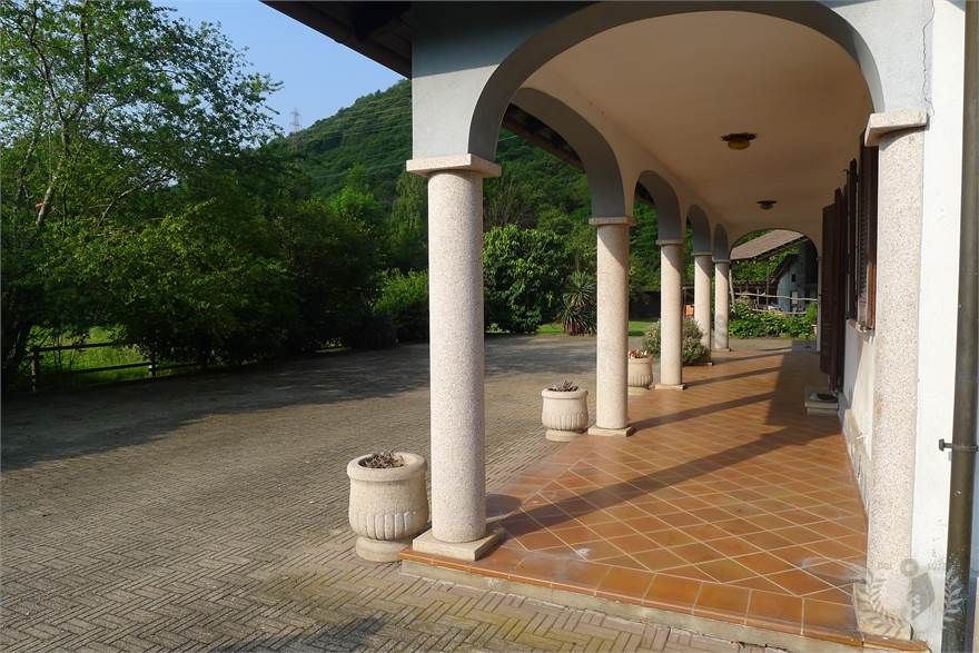 portico