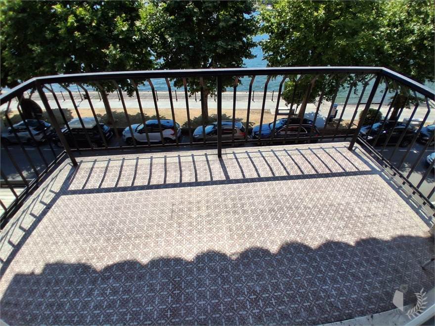 balcone fronte lago